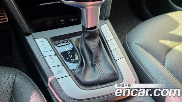 Hyundai AVANTE 2018 — photo 14