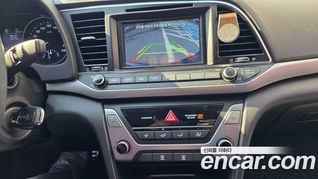 Hyundai AVANTE 2018 — photo 18