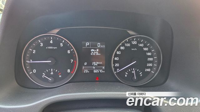 Hyundai AVANTE 2018 — photo 19