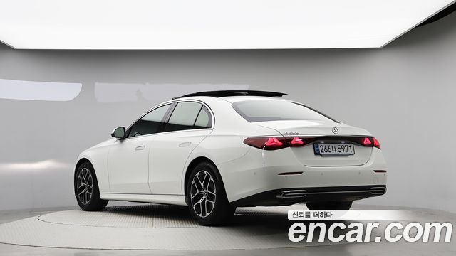 Mercedes-Benz E-Class 2024 — photo 2