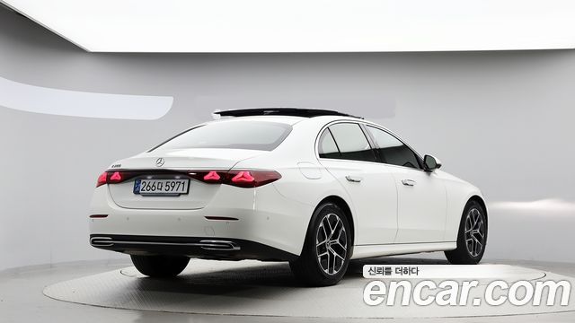 Mercedes-Benz E-Class 2024 — photo 4
