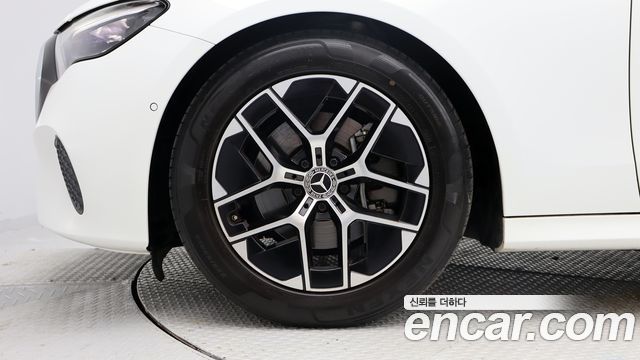 Mercedes-Benz E-Class 2024 — photo 5