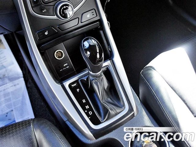 Hyundai AVANTE 2016 — photo 11