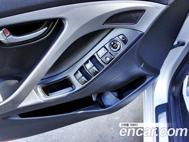 Hyundai AVANTE 2016 — photo 13