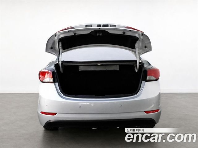 Hyundai AVANTE 2016 — photo 18