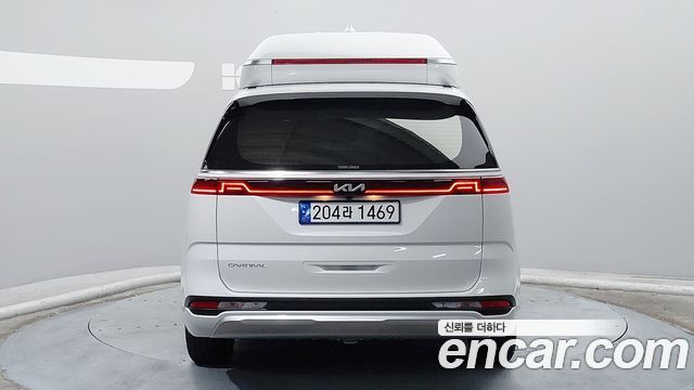 Kia Canival 2023 — photo 4