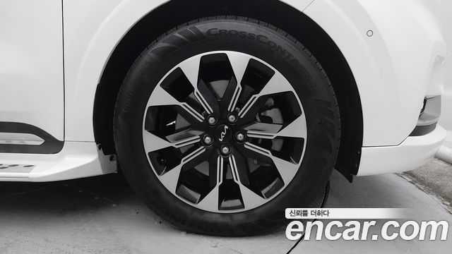 Kia Canival 2023 — photo 5