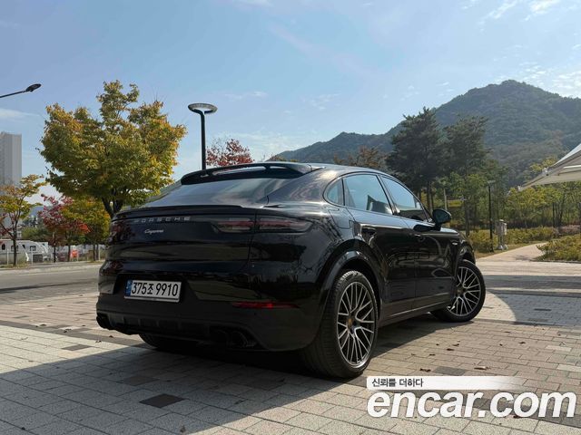 Porsche Cayenne 2022 — photo 2