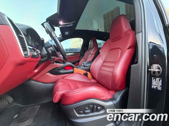 Porsche Cayenne 2022 — photo 8