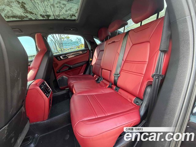 Porsche Cayenne 2022 — photo 9