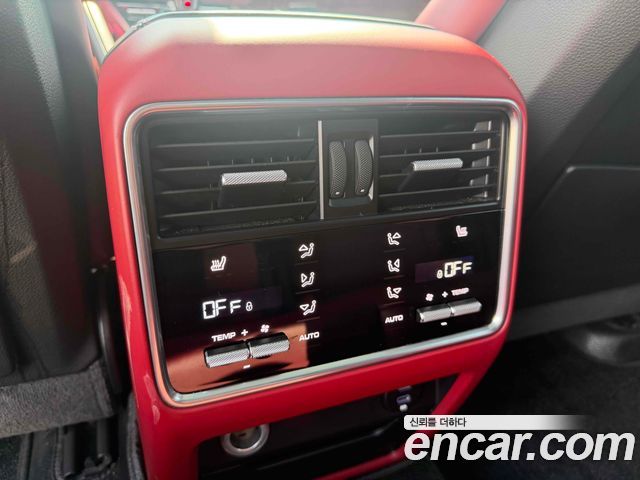 Porsche Cayenne 2022 — photo 12