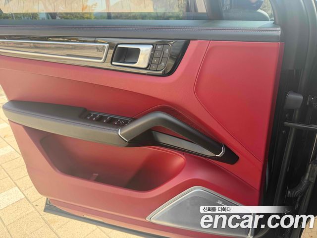 Porsche Cayenne 2022 — photo 13