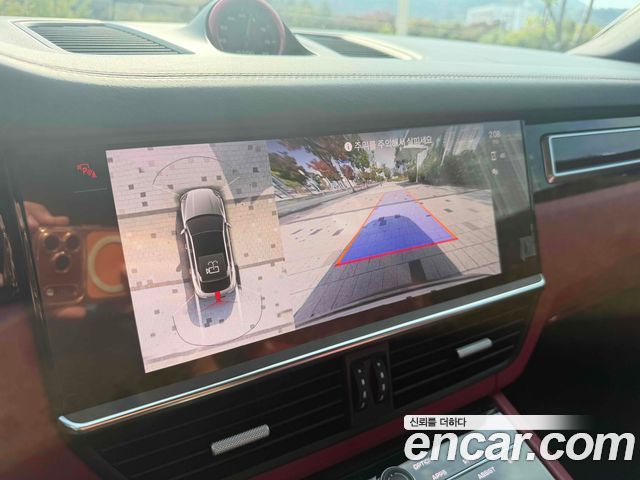 Porsche Cayenne 2022 — photo 17