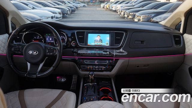 Kia Canival 2016 — photo 12