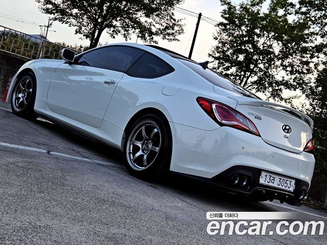 Hyundai Genesis 2010 — photo 2