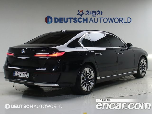 BMW 7-Series 2023 — photo 2