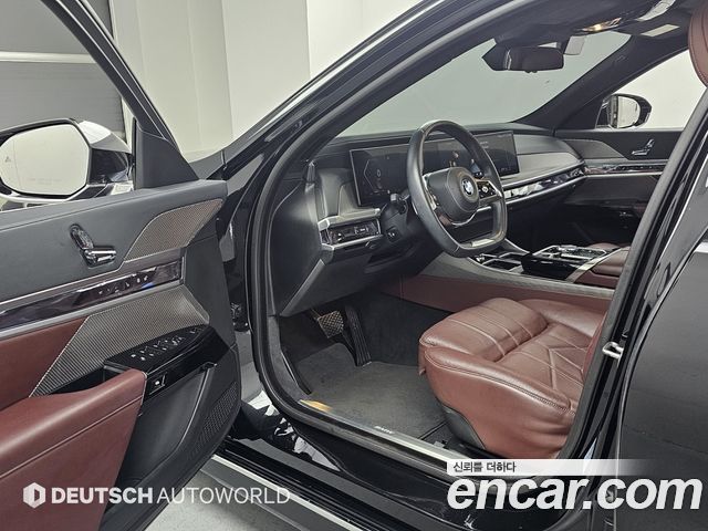 BMW 7-Series 2023 — photo 11