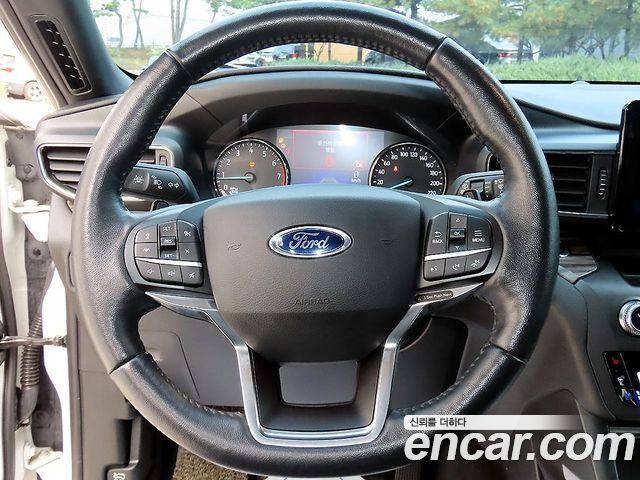 Ford Explorer 2020 — photo 8