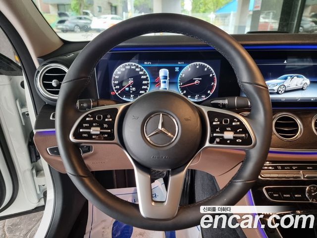 Mercedes-Benz E-Class 2019 — photo 9