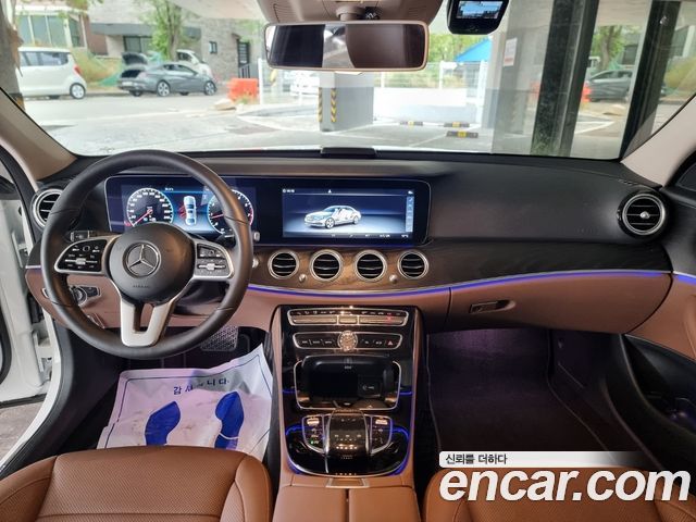 Mercedes-Benz E-Class 2019 — photo 12