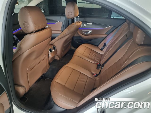 Mercedes-Benz E-Class 2019 — photo 14