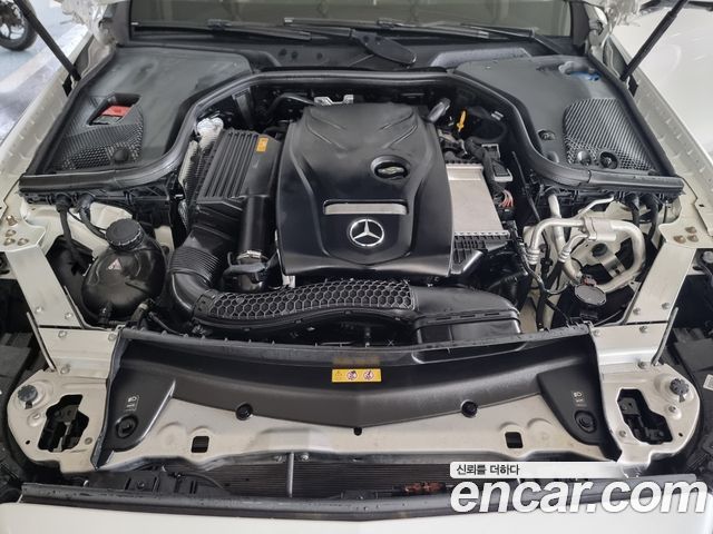 Mercedes-Benz E-Class 2019 — photo 16