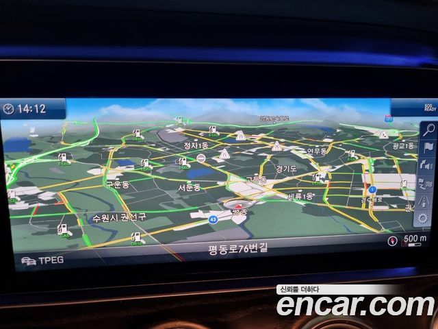 Mercedes-Benz E-Class 2019 — photo 17