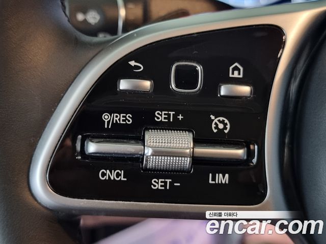 Mercedes-Benz E-Class 2019 — photo 19