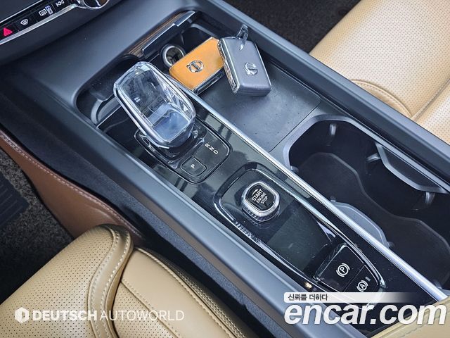 Volvo XC60 2022 — photo 9