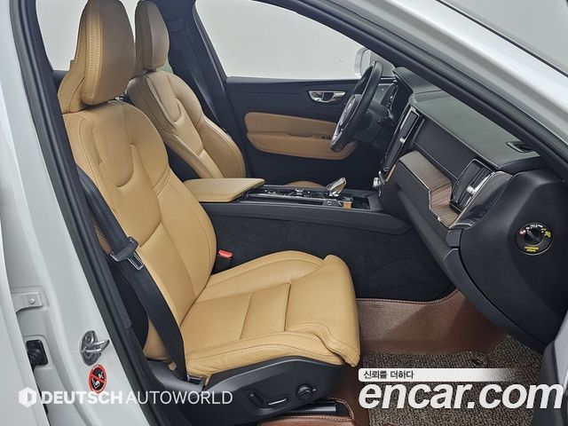 Volvo XC60 2022 — photo 10