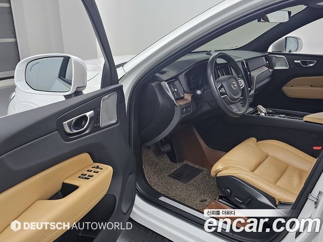 Volvo XC60 2022 — photo 11