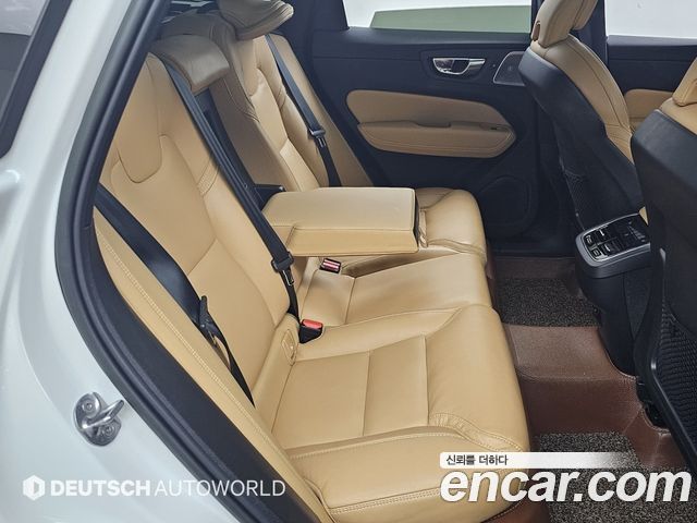 Volvo XC60 2022 — photo 12
