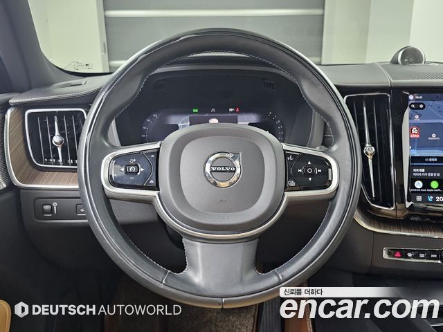 Volvo XC60 2022 — photo 13