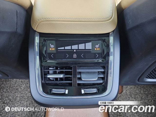 Volvo XC60 2022 — photo 16