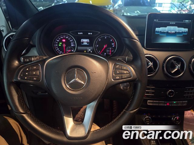 Mercedes-Benz B-Class 2016 — photo 12