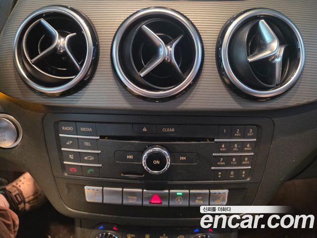 Mercedes-Benz B-Class 2016 — photo 13