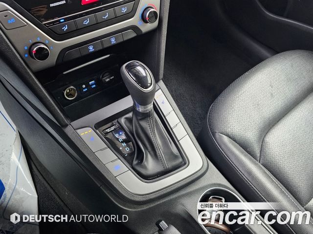 Hyundai AVANTE 2018 — photo 8
