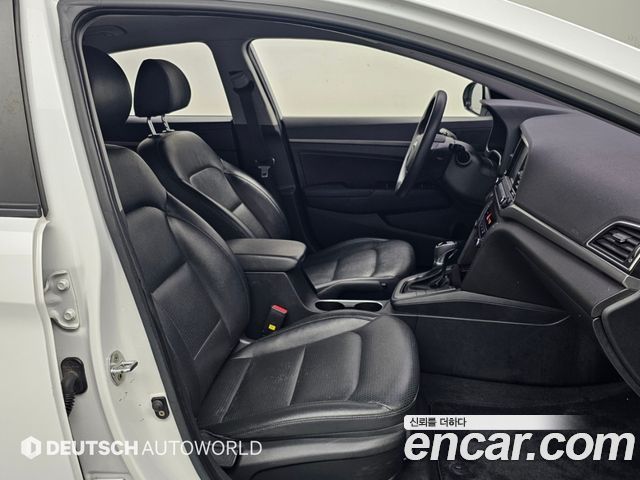 Hyundai AVANTE 2018 — photo 9