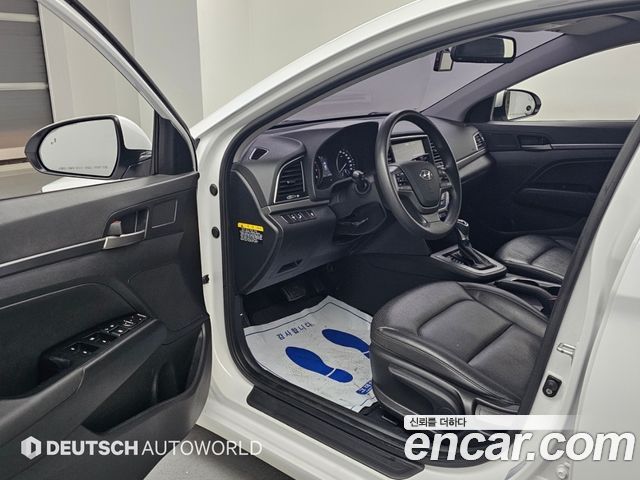 Hyundai AVANTE 2018 — photo 10