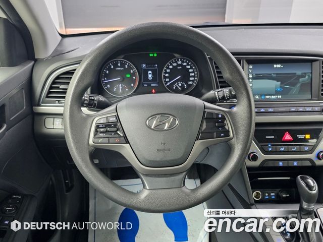 Hyundai AVANTE 2018 — photo 12
