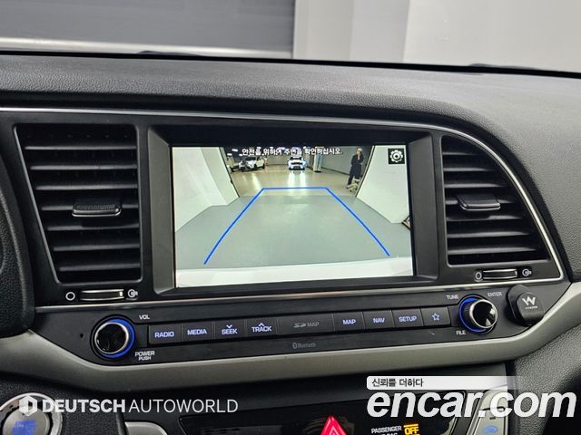 Hyundai AVANTE 2018 — photo 14
