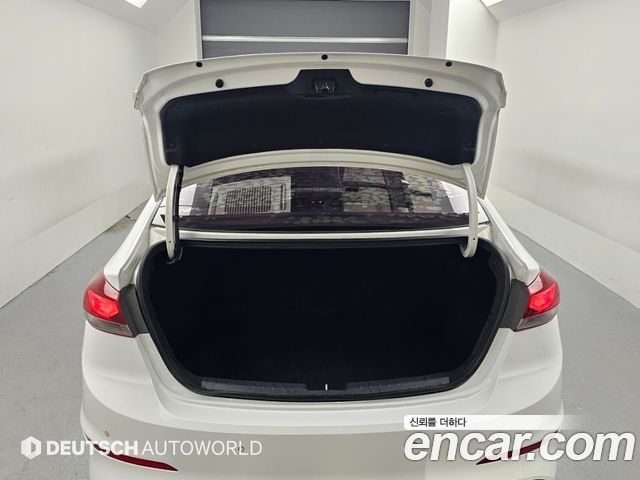Hyundai AVANTE 2018 — photo 18