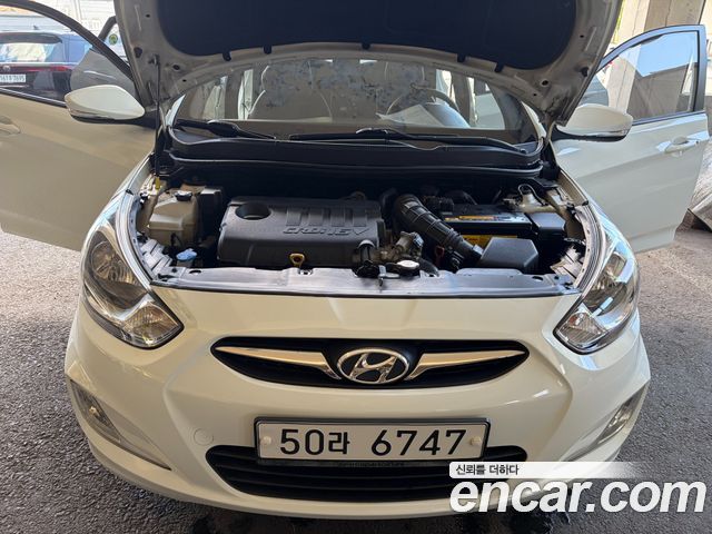 Hyundai Accent 2011 — photo 1