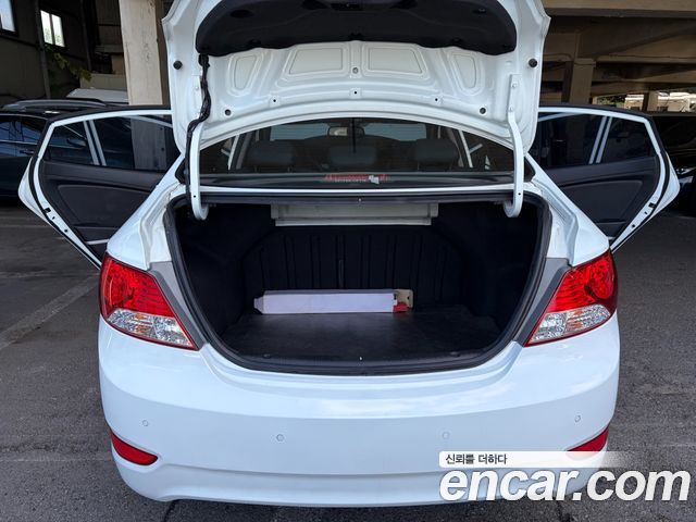 Hyundai Accent 2011 — photo 2
