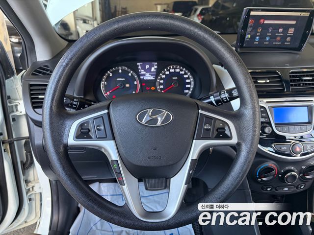Hyundai Accent 2011 — photo 6