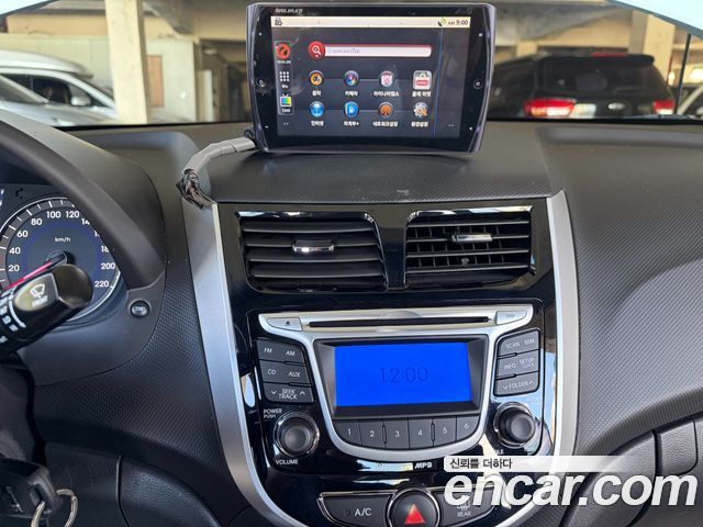 Hyundai Accent 2011 — photo 7