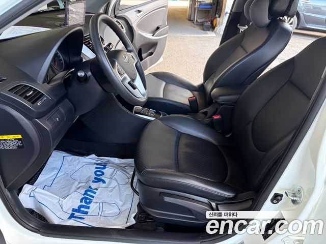 Hyundai Accent 2011 — photo 12