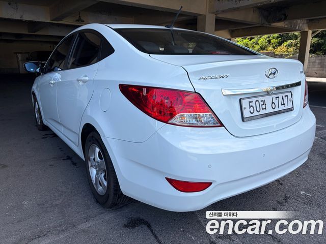 Hyundai Accent 2011 — photo 18