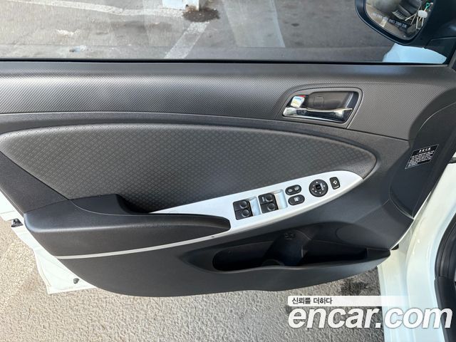 Hyundai Accent 2011 — photo 20