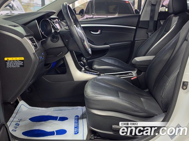 Hyundai i30 2015 — photo 11
